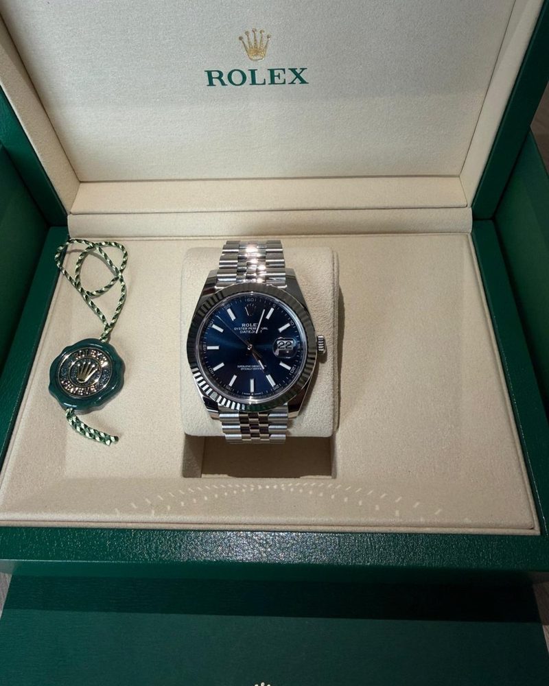 Rolex Datejust 41 cadran bleu dans son écrin